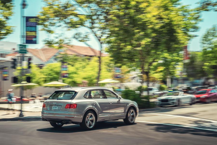  Bentley Bentayga Hybrid 2019 года  (NA) (фото 9 из 18)